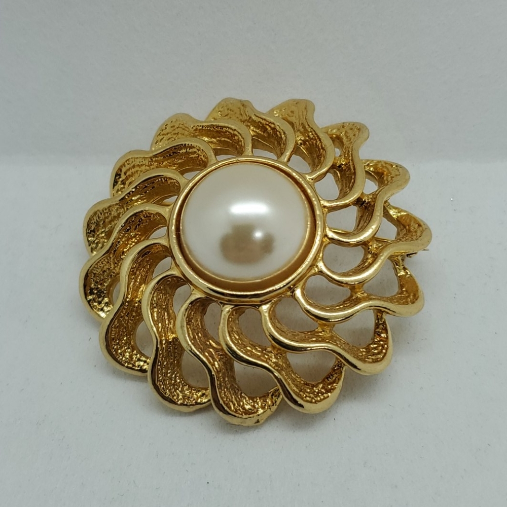 Vintage Sarah Cov Brooch